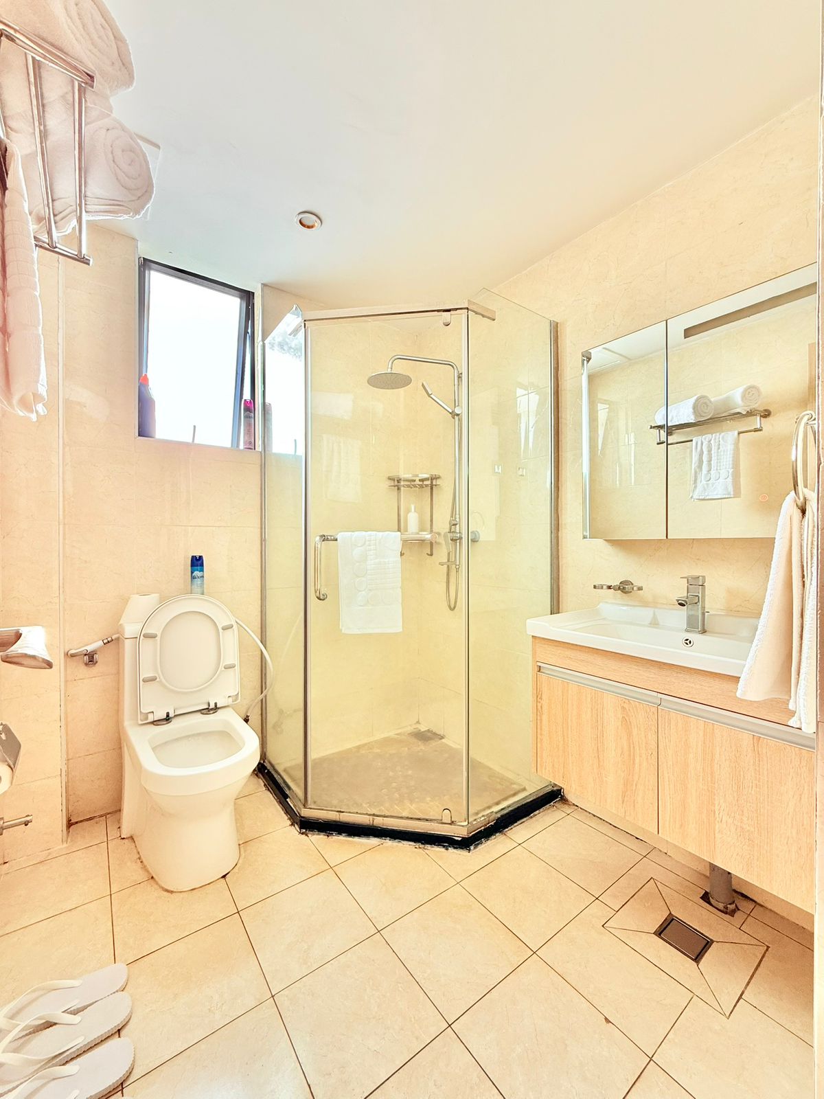 Hotel & Apartment